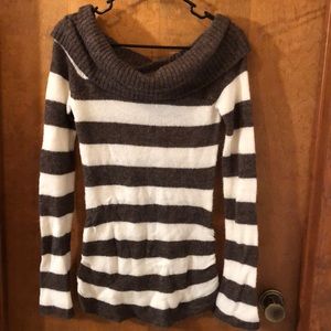Women’s sweater size M